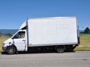 Der am Freitag in Gerlafingen SO beschlagnahmte Lieferwagen war alles andere als fahrtüchtig. Er stand kurz vor dem Auseinanderbrechen. (Bild: Handout Kantonspolizei Solothurn)