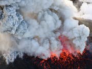 Seit dem Ausbruch im März ist der Shinmoe nicht wieder zur Ruhe gekommen. Experten warnen vor Asche, Gas , Lava und Gesteinsbrocken in der Umgebung des Vulkans. (Foto: AP Kyodo News via Keystone) (Bild: KEYSTONE/AP Kyodo News)