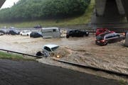 Am 14. Juni 2015 haben Regenfälle die Autobahn A1 bei Wil geflutet. (Bild: PD)