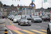 Die Seebrücke in Luzern wird täglich von 36000 Fahrzeugen befahren. (Bild: Corinne Glanzmann, 21. August 2017)