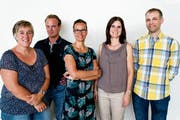 Die neue Behörde: Karin Richiger, der neu gewählte Kurt Müller, Schulpräsidentin Vroni Diethelm, Irene Krapf und der neu gewählte Simon Gabathuler. (Bild: Andreas Taverner)