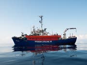 Der juristische Status der «Lifeline» soll überprüft werden - das Schiff hatte zuvor über 220 Flüchtlinge an Bord genommen. (Bild: KEYSTONE/EPA MISSION LIFELINE/HERMINE POSCHMANN /HANDOUT)