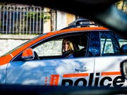 Einer der Sportwagenfahrer war auf der Passstrasse zum Grossen St. Bernhard mit 195 km/h unterwegs. (Bild: KEYSTONE/OLIVIER MAIRE)