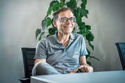 «Ich bin immer gerne Zug gefahren»: Ernst Boos wird es in der Eisenbahn nie langweilig. (Bild: Andrea Stalder (Kreuzlingen, 21. Juni 2018))