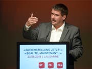 SP-Parteipräsident Christian Levrat hat an der Delegiertenversammlung vom Samstag den Kompromiss zur Steuervorlage verteidigt. Er kritisierte ausserdem Aussenminister Cassis für seine Äusserungen zu Palästina, zur den flankierenden Massnahmen und zur Agenda 2030. (Bild: KEYSTONE/CHRISTIAN BRUN)