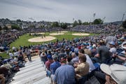 Eindrückliche Schwingarena mit 8000 Besuchern. (Quelle: Lorenz Reifler)