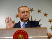 Der türkische Präsident Erdogan hat seinen Sieg bei den Parlaments- und Präsidentschaftswahlen am Sonntag erklärt. (Bild: KEYSTONE/AP/LEFTERIS PITARAKIS)