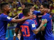 Radamel Falcao (rechts) lässt sich für sein 2:0 feiern (Bild: KEYSTONE/EPA/ROBERT GHEMENT)