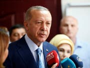 Recep Tayyip Erdogan am Sonntagmittag in einem Wahllokal in Istanbul. (Bild: Keystone/AP/LEFTERIS PITARAKIS)