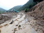 Bei schweren Unwettern mit Erdrutschen in Vietnam sind zahlreiche Menschen ums Leben gekommen. (Bild: KEYSTONE/AP VNA/QUY TRUNG)
