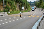 Dieser Fussgängerstreifen bereitet in Lütisburg Sorge. Hier überqueren viele Kinder die Strasse, um in die Schule zu gelangen. Die Tempolimite für Fahrzeuge betragen 60 km/h. (Bild: Beat Lanzendorfer)