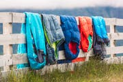 Alle Jahre wieder: Sommerlager versprechen Abenteuer, Action und Spass unter freiem Himmel. Da darf die richtige Ausrüstung nicht fehlen. (Bild: Migros)