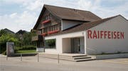 Die Filiale in Bütschwil könnte bald Teil einer grösseren Raiffeisenbank sein. (Bild: PD)