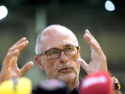 Stellt sich bedingungslos hinter sein Team mit Captain Stephan Lichtsteiner: SFV-Präsident Peter Gilliéron (Bild: KEYSTONE/LAURENT GILLIERON)