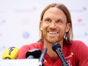 Verteidiger Michael Lang berichtet über die Stimmung im Schweizer Team (Bild: KEYSTONE/LAURENT GILLIERON)