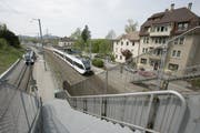 Kompositionen der S-Bahn im Bahnhof Bruggen. (Bild: Hanspeter Schiess)