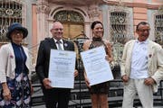 Brigitte Kaufmann, Präsidentin des Rotary Clubs Oberthurgau; Bernhard Bischof, OK-Präsident des Vereins Rosen- und Kulturwoche Bischofszell; Maja Beck-Bänziger, Gründerin und Leiterin des Amazonas-Chores; André Manz, Präsident der Kulturpreiskommission. (Bild: Yvonne Aldrovandi-Schläpfer