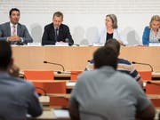 Die Geschäftsprüfungskommissionen der eidgenössischen Räte haben am Dienstag dem Departement von Bundesrat Johann Schneider-Ammann vorgeworfen, im Dossier «Hochseeschifffahrt» zu passiv gewesen zu sein. Nun beschäftigen die Bürgschaften auch die Justiz. (Bild: KEYSTONE/PETER SCHNEIDER)
