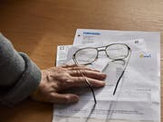 Die Zahl der AHV- und IV-Rentner, die auf Ergänzungsleistungen angewiesen sind, ist 2017 nur noch moderat gewachsen. (Bild: KEYSTONE/CHRISTOF SCHUERPF)