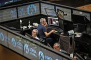 Händler an der Istanbuler Börse schauen wohl schwierigen Zeiten entgegen. (Bild: Emrah Gurel/AP (25. Juni 2018)