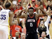 Clint Capela lässt seine Muskeln in der NBA spielen (Bild: KEYSTONE/AP/DAVID PHILLIP)