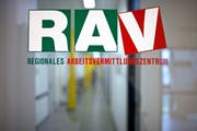 Wer seine Arbeitsstelle kündigt, ohne einen neuen Job zu haben, muss beim RAV mit Sanktionen rechnen. (Bild: Gaetan Bally/Keystone)