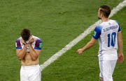Island ist raus, die Spieler entsprechend enttäuscht nach dem verlorenen Spiel gegen Kroatien. (Bild: AP Photo/Mark Baker)