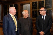 Präsident Klaus Odermatt (von links) mit Gastreferent Generalvikar Martin Kopp und dem neuen Geschäftsstellenleiter Daniel Amstad.