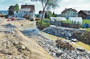 Ein verbreitertes und abgesenktes Bachbett soll die Hochwassergefahr bannen. Knapp 3 Millionen Franken kostet das Projekt. (Bild: Max Eichenberger)