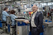 Die Produktion von Maxon Motor läuft auf Hochtouren. Sehr zur Freude von Unternehmenschef Eugen Elmiger. (Bild: Pius Amrein, (Sachseln, 10. Februar 2017))