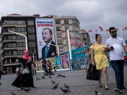 Die EU will nach dem Wahlsieg von Recep Tayyip Erdogan bei den Präsidentschaftszahlen in der Türkei vorerst keine Verhandlungen über eine Zollunion aufnehmen. (Bild: KEYSTONE/EPA/SEDAT SUNA)