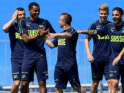 Im Topteam von France Football: Manuel Akanji und Xherdan Shaqiri (im Vordergrund) (Bild: KEYSTONE/LAURENT GILLIERON)