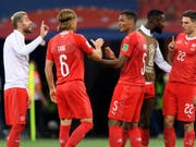 Die Schweizer Nationalspieler atmen nach dem 2:2 gegen Costa Rica auf (Bild: KEYSTONE/LAURENT GILLIERON)
