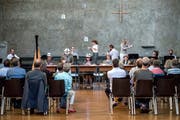 Das Ensemble Proton und die Maulwerker liessen die Buchstaben im Maihof fliegen. (Bild: Pius Amrein (Luzern, 26. Juni 2018)