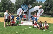Als Vorbereitung zur kommenden Schweizermeisterschaft trainierten Athletinnen und Athleten im Wattwiler Freibad. (Bild: Urs Huwyler)