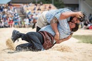 Nach der Niederlage im Schlussgang in Herisau steigt Michael Bless (oben) in Wolfhalden als einer der Favoriten ins Sägemehl. (Bild: Lorenz Reifler)