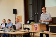 Vizepräsident Hanspeter Brauchli begrüsst 43 Stimmberechtigte an der Versammlung der Volksschulgemeinde Wigoltingen. (Bild: Werner Lenzin)