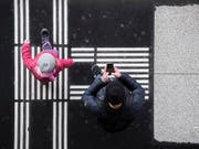 Der Bundesrat will die Ausfuhr von Geräten und Software zur Überwachung von Internet und Mobilfunk verbieten können, wenn Grund zur Annahme besteht, dass sie für Repression eingesetzt werden. (Bild: KEYSTONE/ENNIO LEANZA)