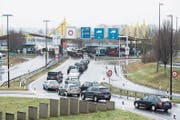 Digitale Verzollung soll zukünftig lange Warteschlangen an den Grenzen wie hier in Kreuzlingen verhindern. (Bild: Ennio Leanza/Keystone (17. Januar 2015)