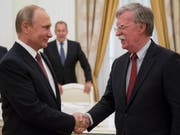 Wladimir Putin und der US-Sicherheitsberater John Bolton am Mittwoch in Moskau. (Bild: Keystone/EPA AP POOL/ALEXANDER ZEMLIANICHENKO / POOL)