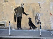 Banksy im Geburtsort der Schablonenkunst: Der britische Streetart-Künstler bekennt sich zu neuen Werken in Paris, die am Wochenende aufgetaucht sind. (Bild: Keystone/EPA/JULIEN DE ROSA)