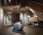Blick in die neue Bartgeier-Ausstellung im Tierpark Goldau (Bild: PD)