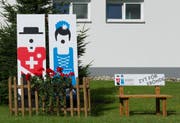 Solche Jodlerbänkli zierten das ganze Dorf Schötz. (Bild: PD)