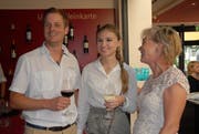 Gemeinderätin Brigitte Rebsamen (rechts) mit Neuzuzügern. (Bild: PD/Gemeinde Rickenbach)