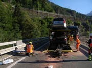 Der Anhänger kam auf der Fahrbahn zum Stillstand. (Bild: PD)