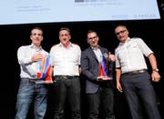 Christoph Grepper (links) durfte am 13. Juni für die Gemeindewerke Erstfeld den Abacus-Innovationspreis 2018 entgegen nehmen. (Bild: PD)