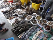 An Märkten wird getrocknete Elefantenhaut angeboten. (Bild: WWF)