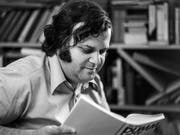 Damals war er noch der «Lehrer der Nation»: Sonderklassenlehrer Jürg Jegge bei der Präsentation seines Buchs «Dummheit ist lernbar» im Jahr 1977. (Bild: KEYSTONE/STR)