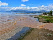 Schwere Unwetter mit Überschwemmungen verderben zahlreichen Touristen ihre Ferien in Griechenland. (Bild: KEYSTONE/EPA ANA-MPA/BOUGIOTIS VANGELIS)
