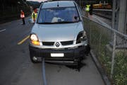 Das demolierte Auto. Dem Lenker wurde der Fahrausweis abgenommen.